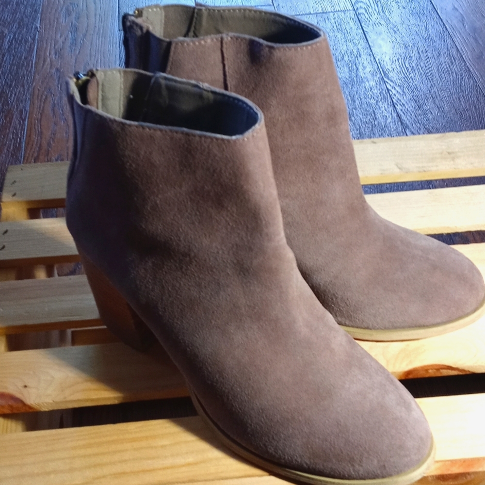 SUEDE ANKLE BOOT